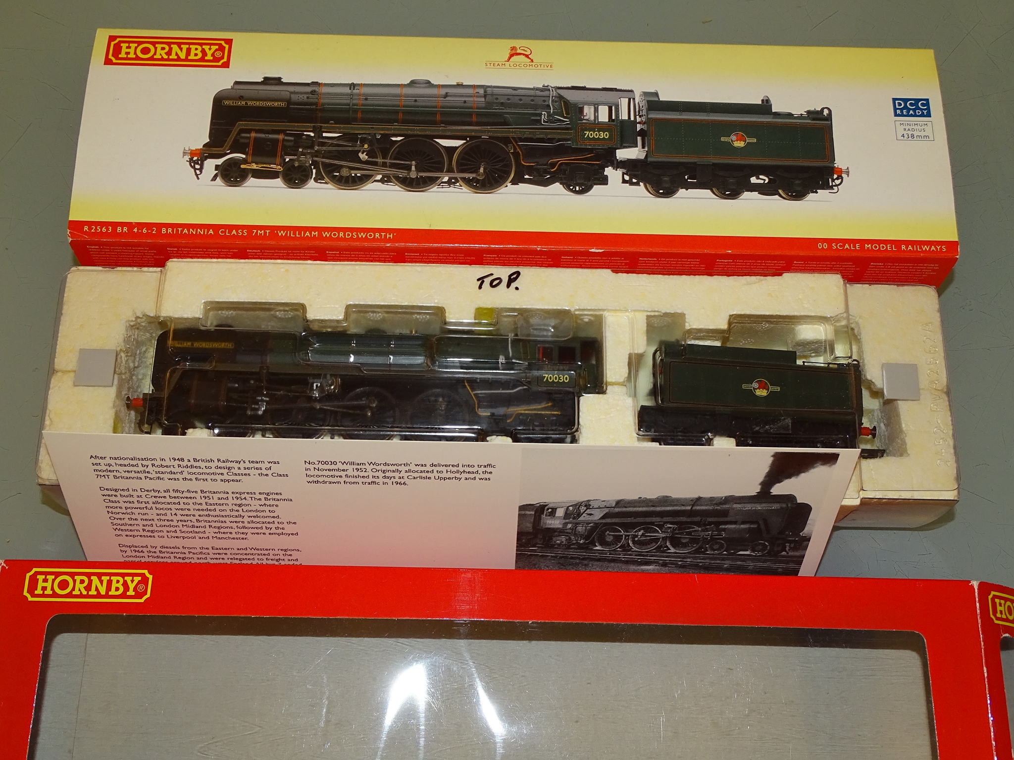 A HORNBY R2563 Britannia Class steam locomotive in BR green 'William Wordsworth' - VG/E in VG box