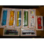 A group of BACHMANN HO Scale wagons in various American Outline private liveries as lotted - VG/E in