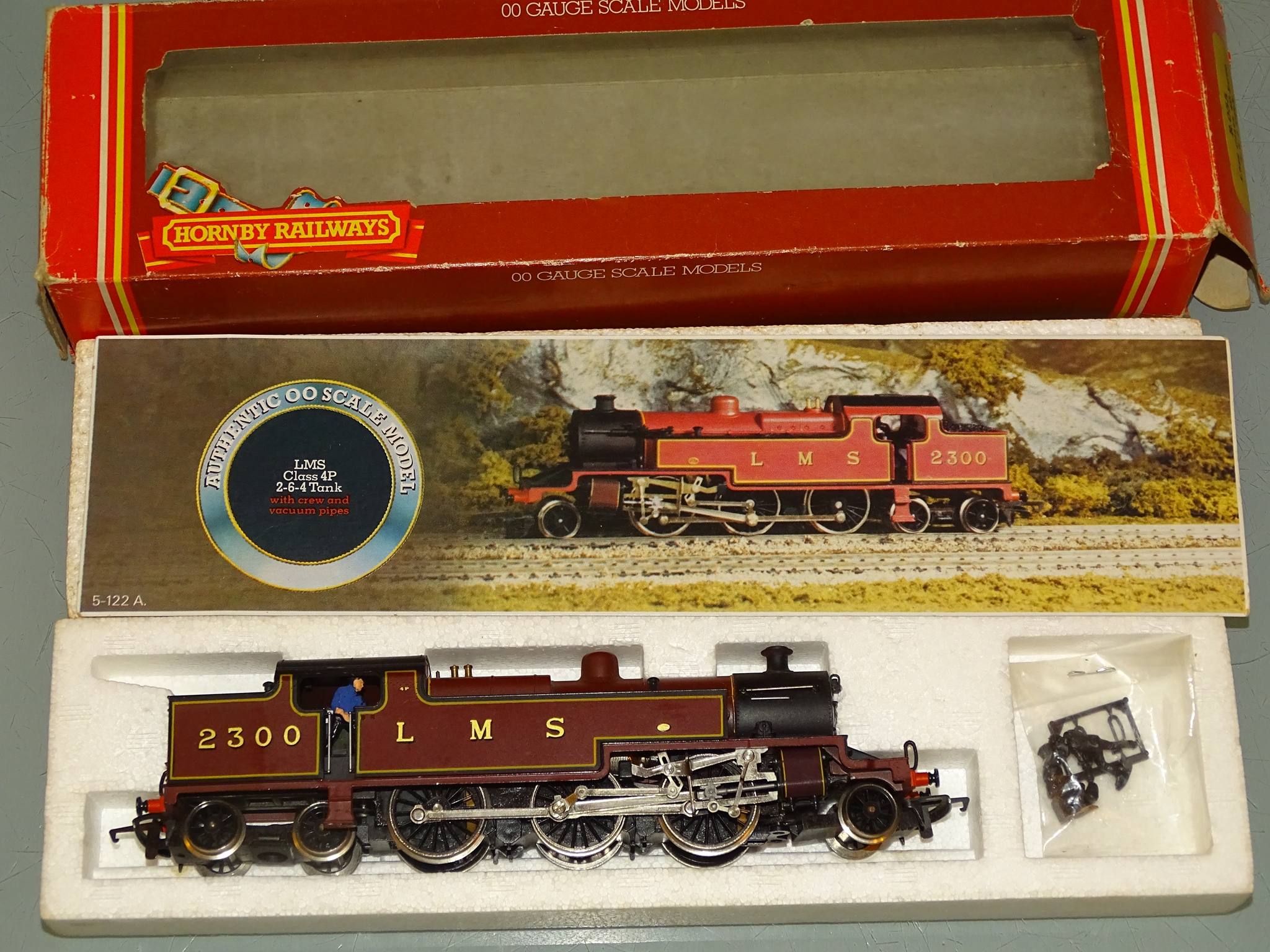 A HORNBY R055 class 4P steam tank locomotive in LMS livery - VG in F/G box