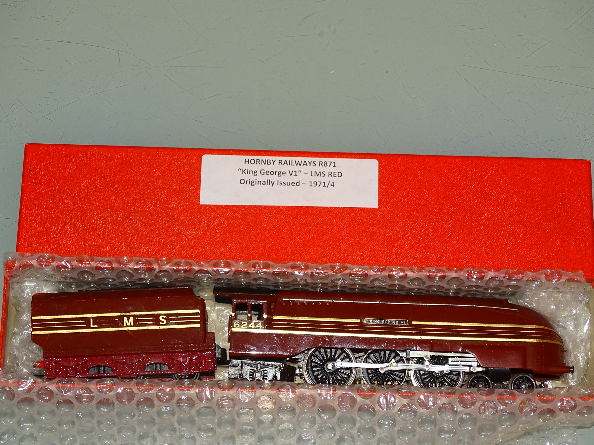 A HORNBY RAILWAYS R871 Coronation Class steam loco in LMS red 'King George VI - F/G in collector's