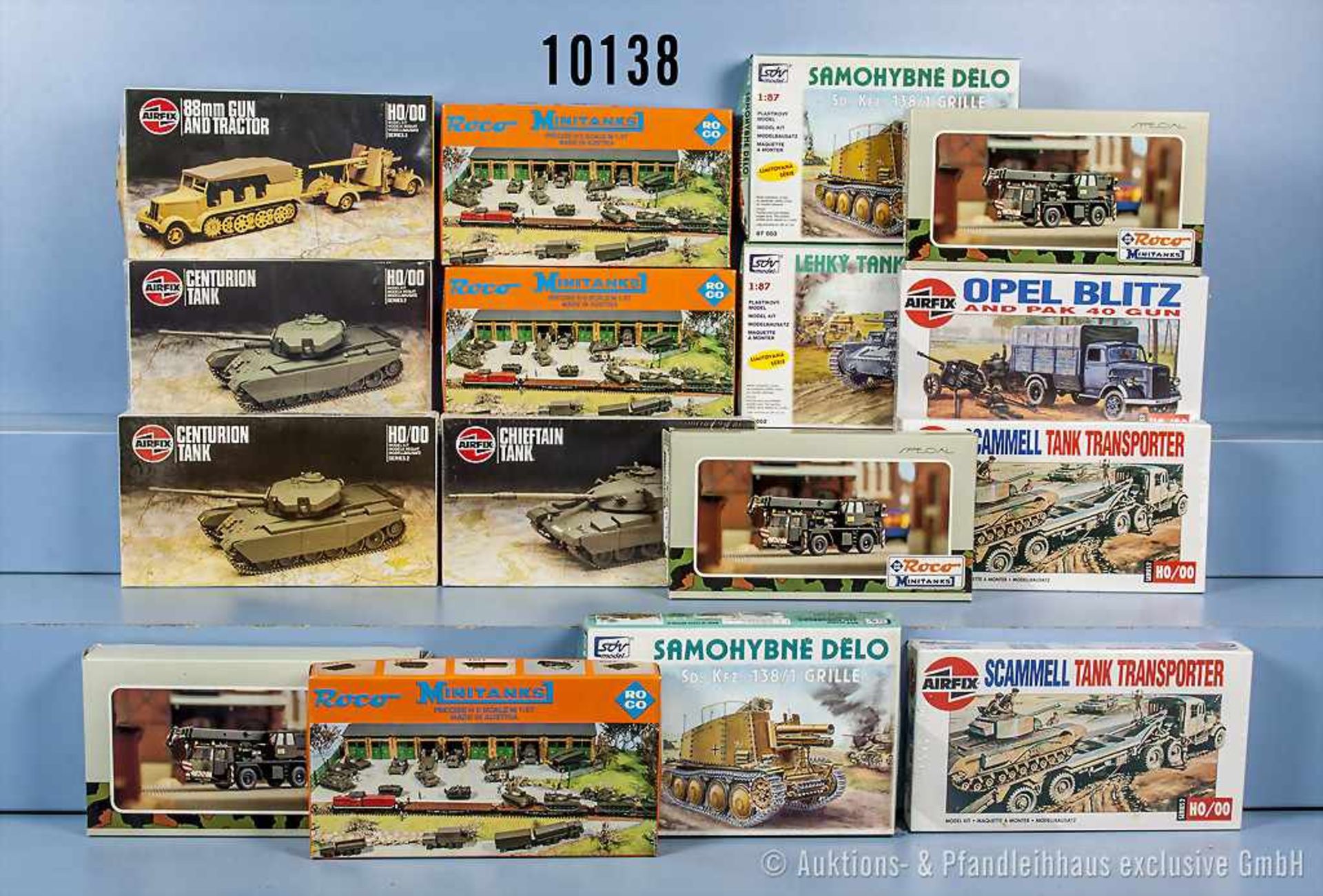 Konv. 16 Modellbausätze Militärfahrzeuge, dabei Panzer, Militär-Autokran, Tank-Transporter, Opel