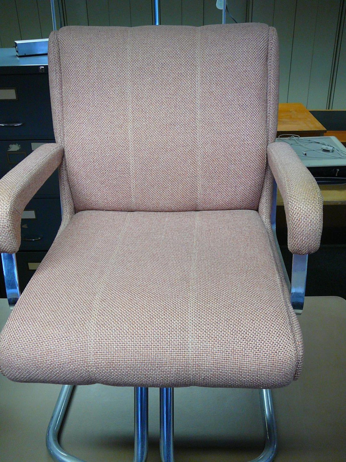 Office reception chair with arms