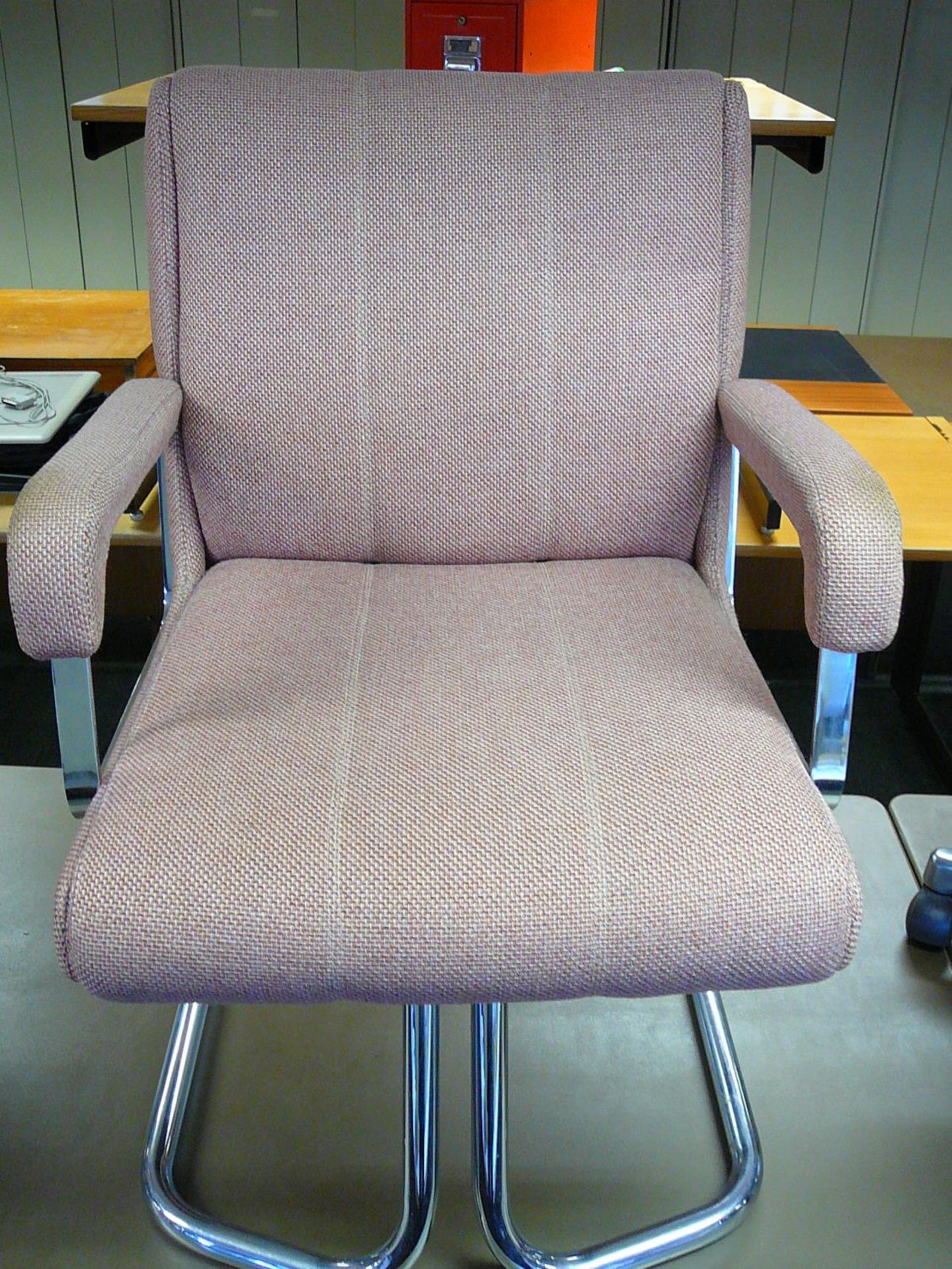 Office reception chair with arms