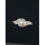 9ct white gold diamond dress ring (sq Q.5)
