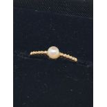 9ct gold pearl ring (sz L.5)