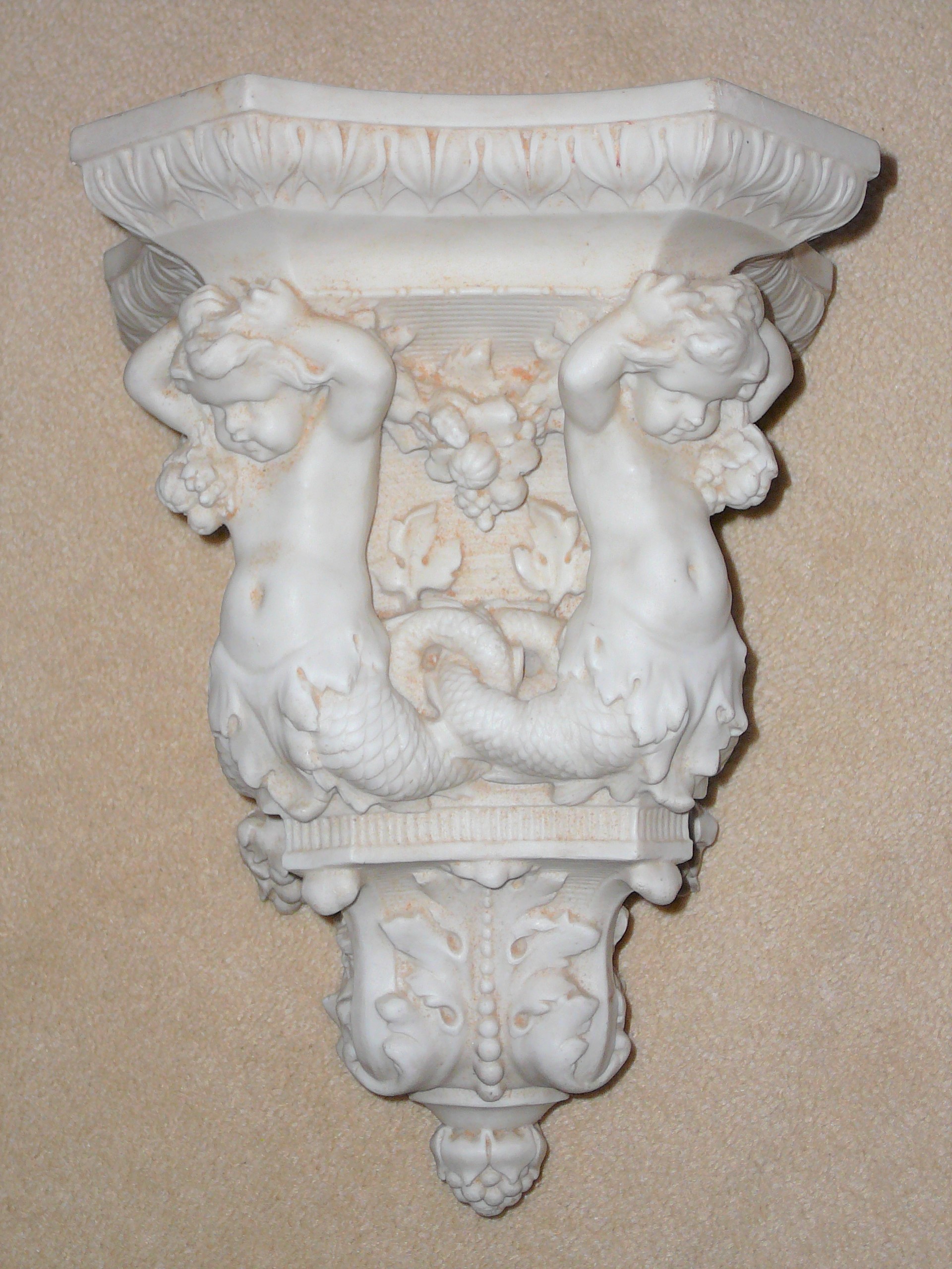 Copeland Parian decorative wall bracket with minor inobtrusive damage to one side. - Image 2 of 6