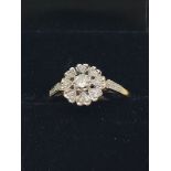 18ct gold diamond cluster ring (sz P)