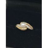 9ct gold pearl and diamond ring (sz I)