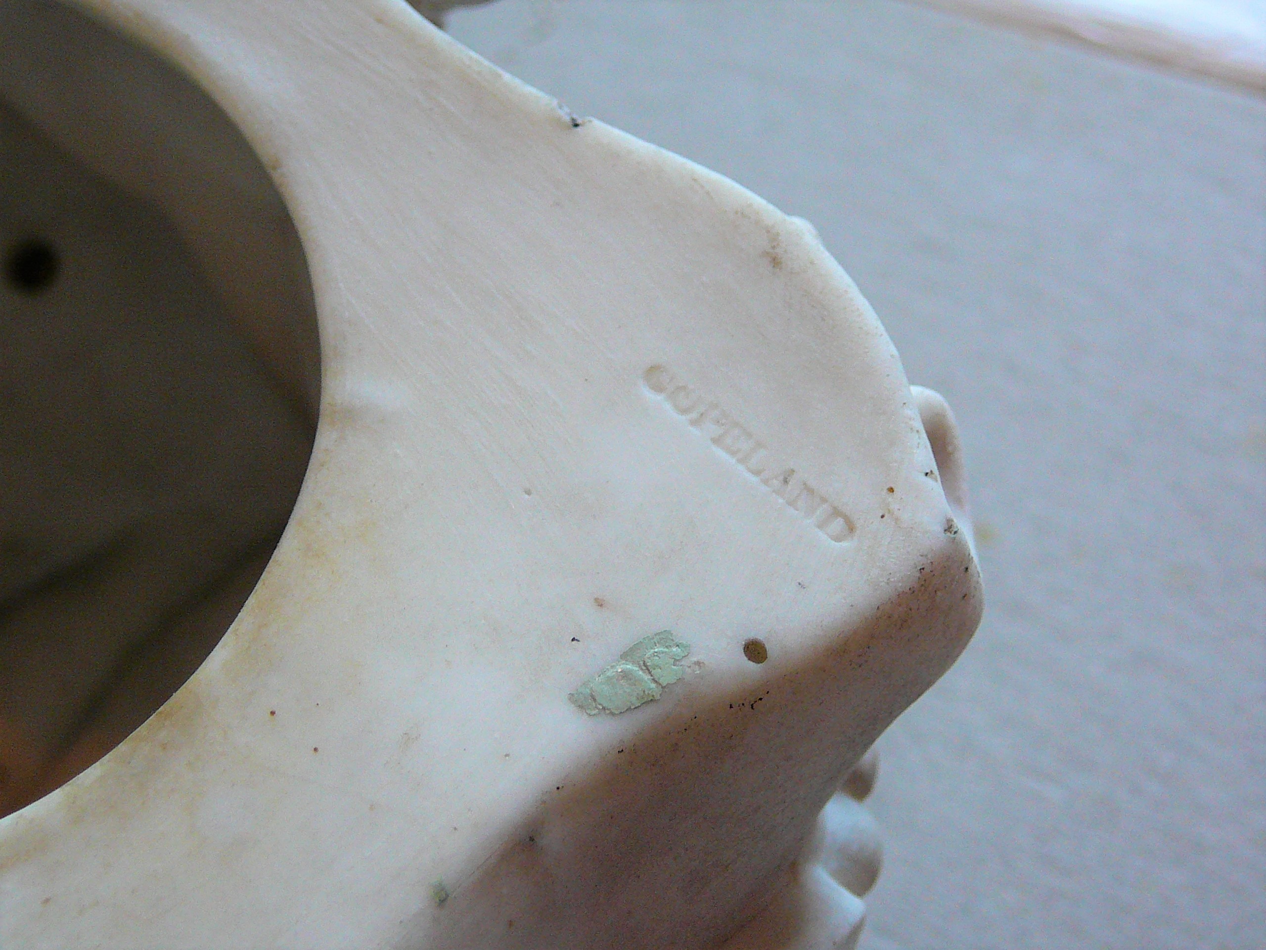 Copeland Parian decorative wall bracket with minor inobtrusive damage to one side. - Image 6 of 6