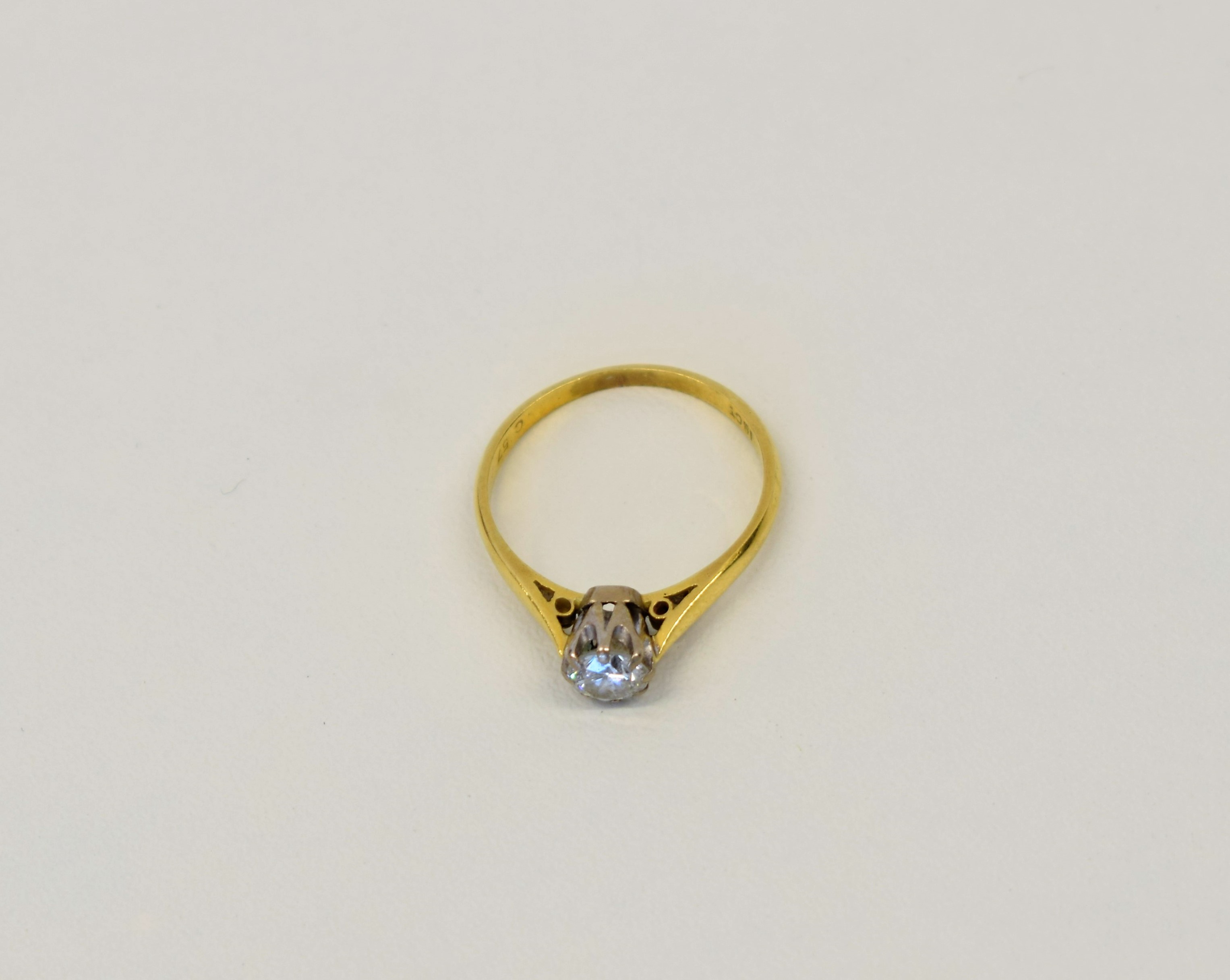 18ct non-hallmarked solitaire diamond ring UK size P - Image 3 of 4