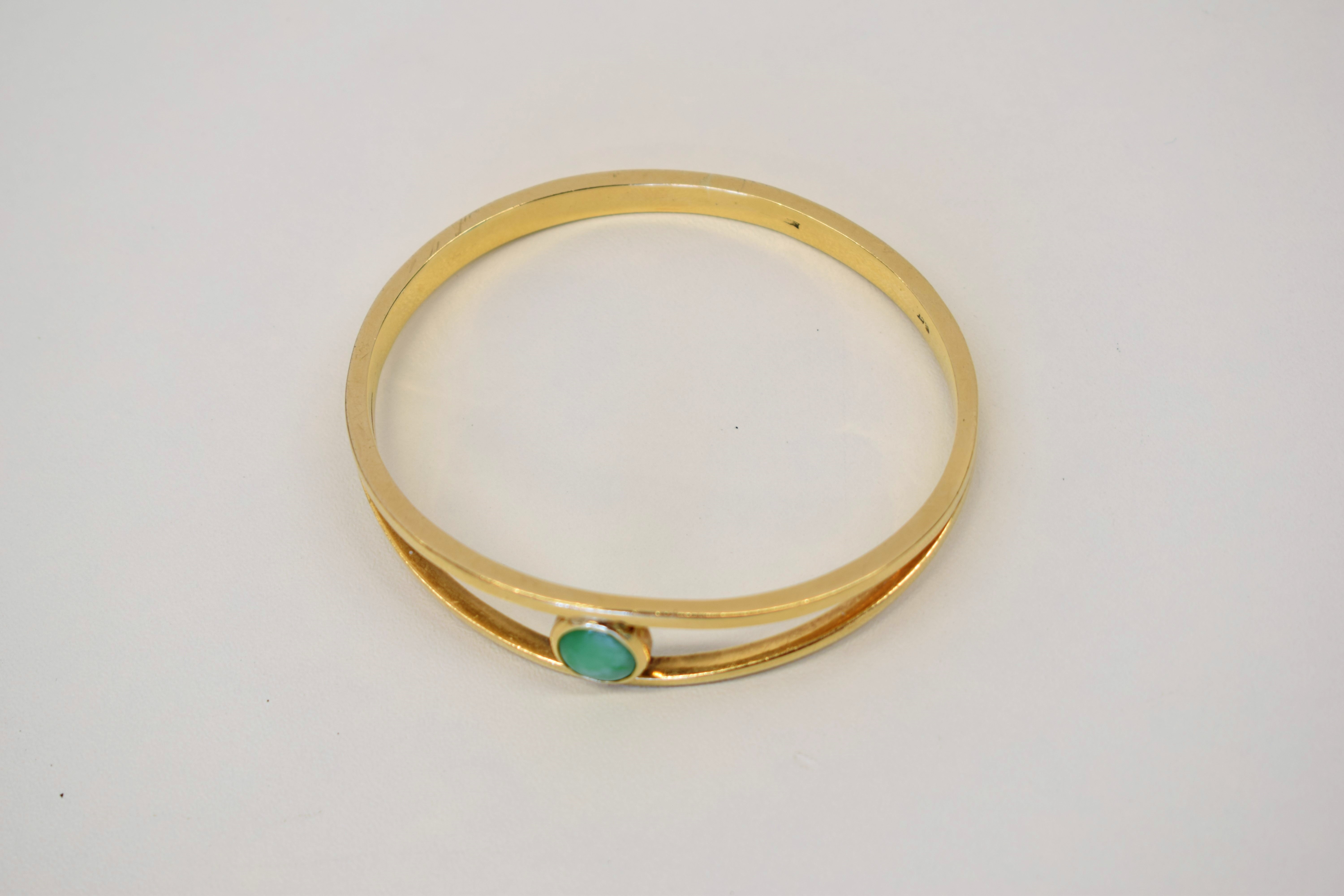 9ct non-hallmarked green stone set bangle