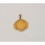 9ct hallmarked half sovereign pendant. 9ct hallmarked figaro necklet. 9ct hallmarked laringe figaro