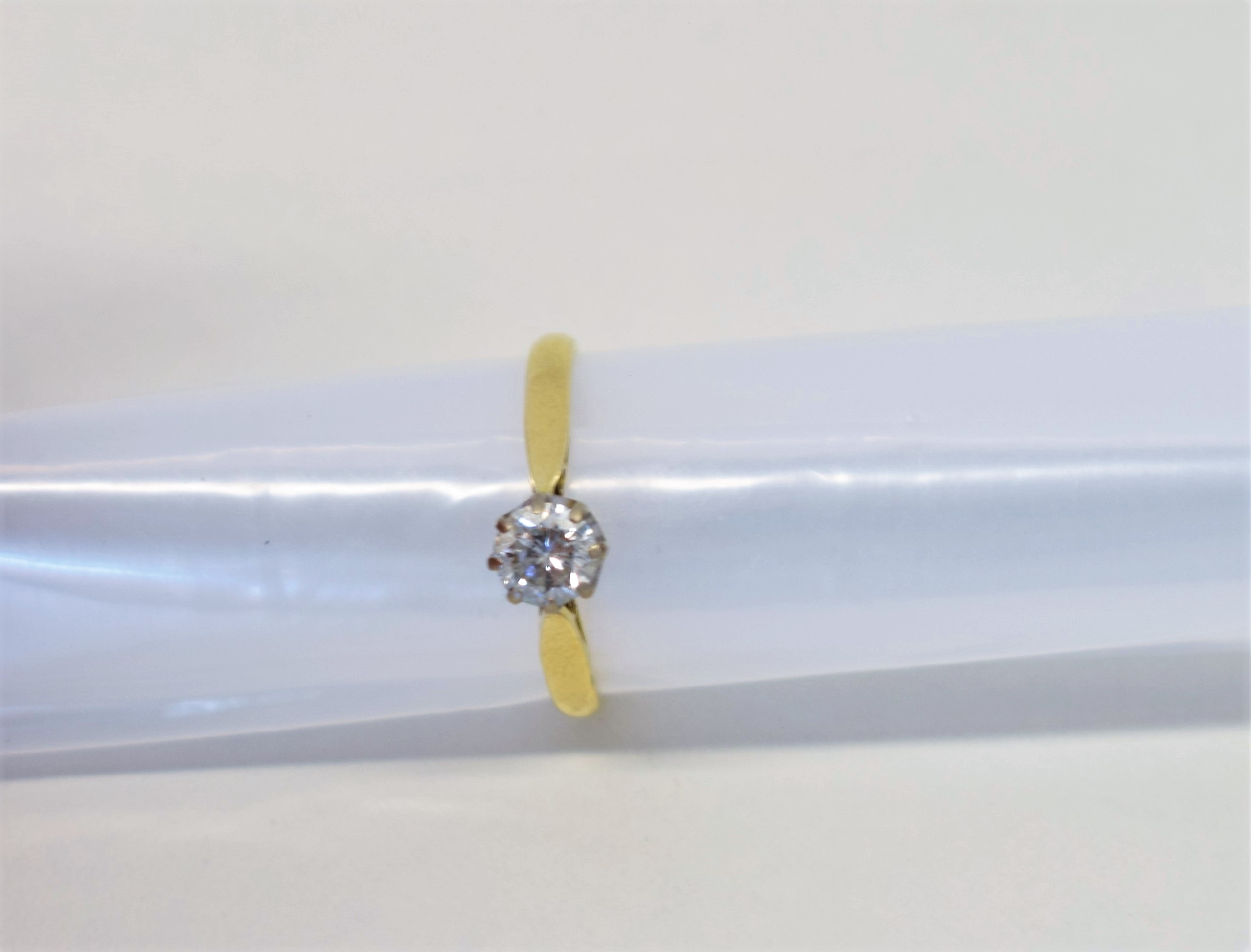 18ct non-hallmarked solitaire diamond ring UK size P - Image 2 of 4