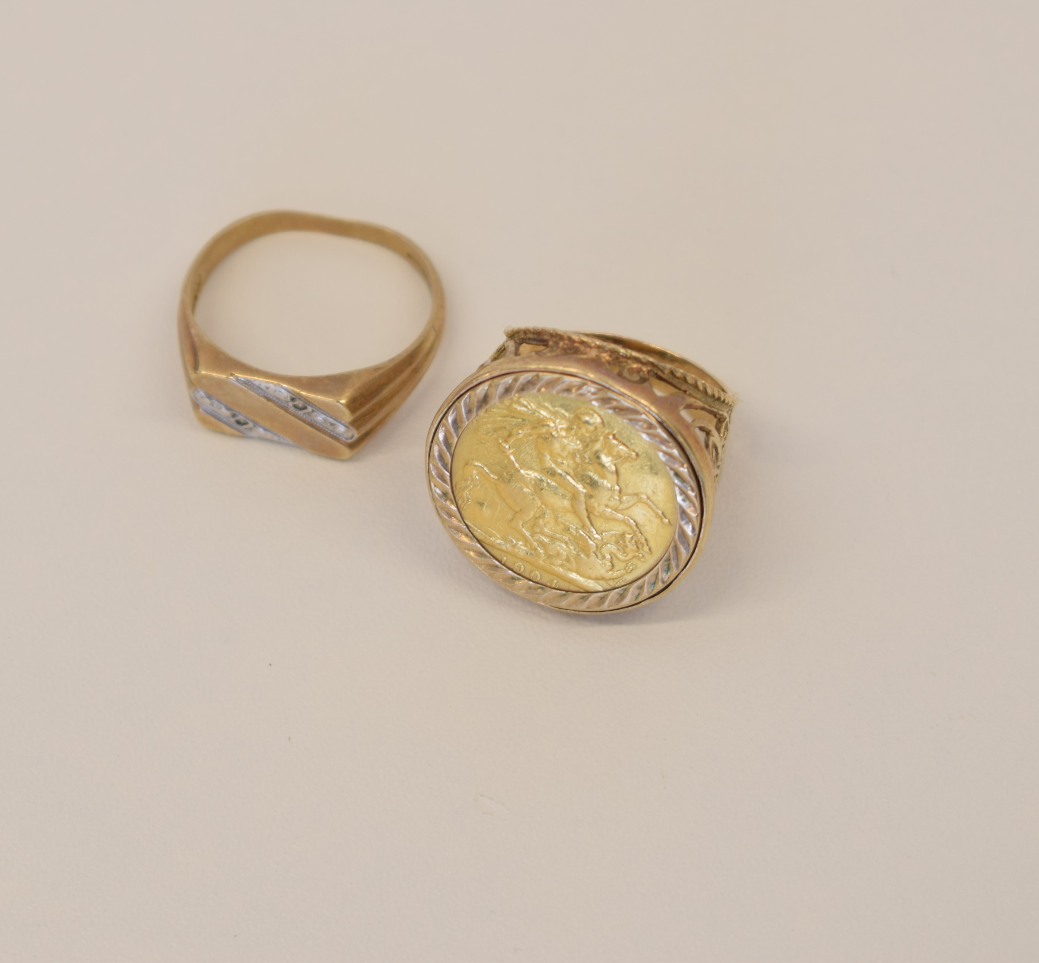 Miscellaneous 22ct yellow gold hallmarked coin and Gents 9ct yellow gold hallmarked ring