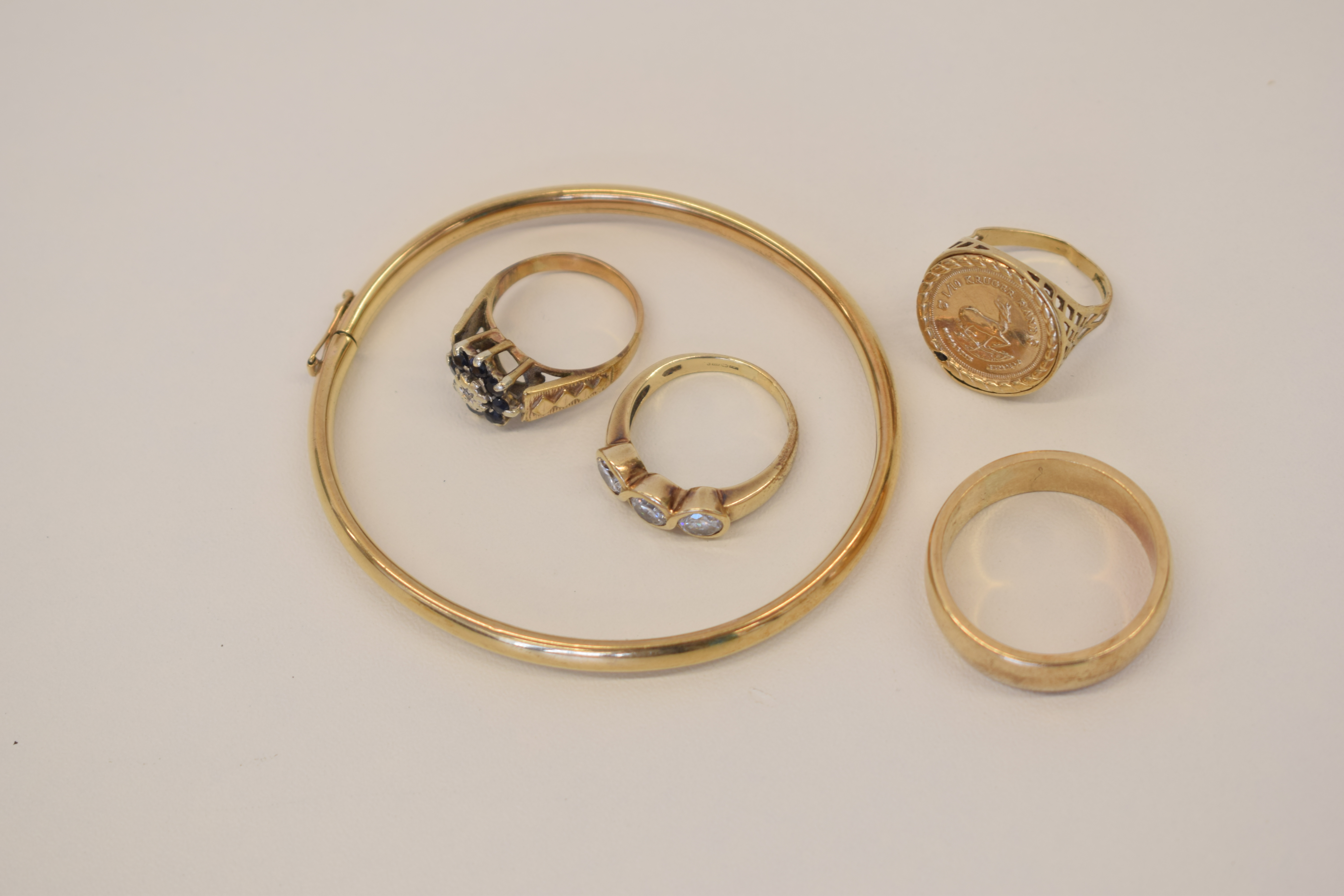 9ct hallmarked rings, bangle and coin with one non-hallmarked bangle