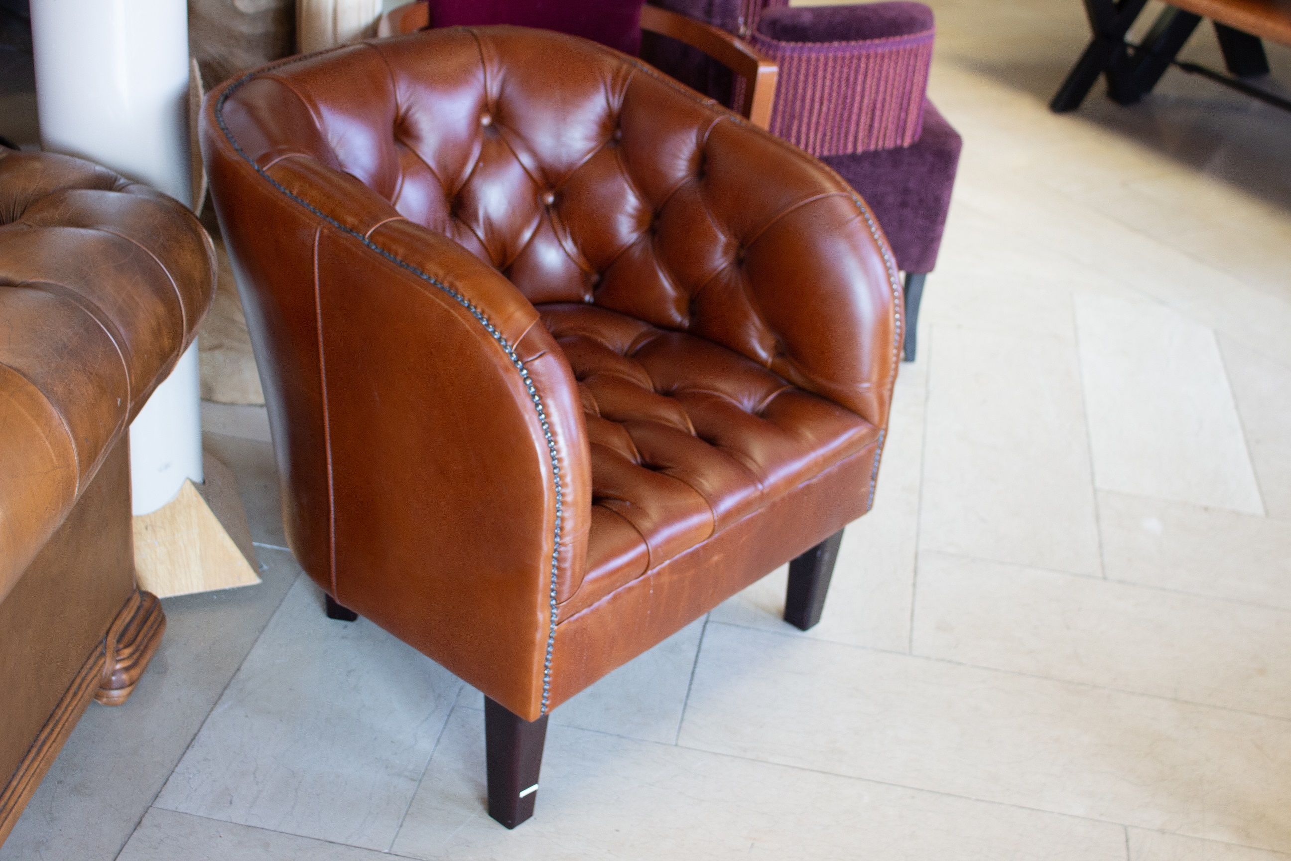 Leather tub chair - Image 2 of 2