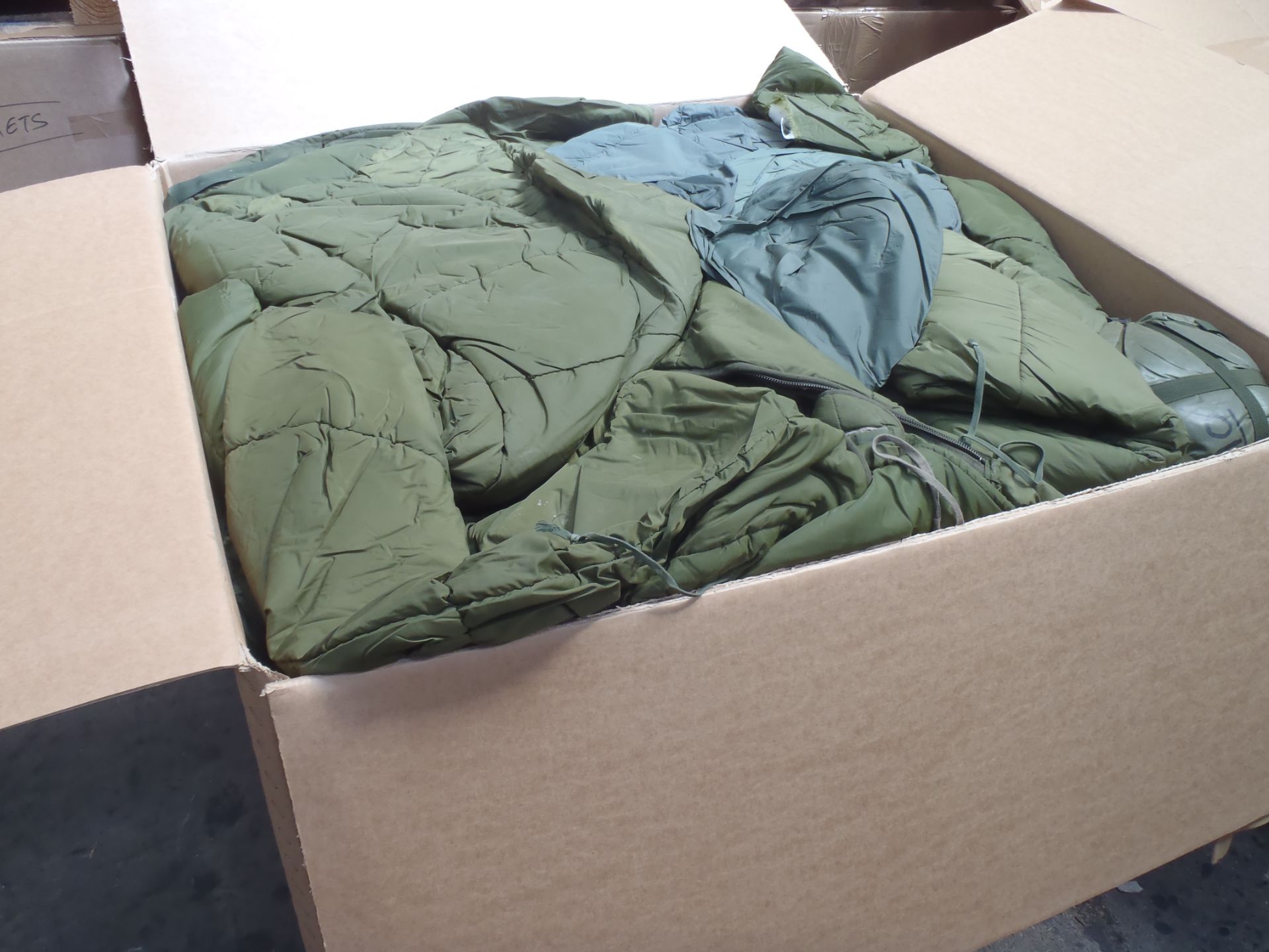 PALLET OF SLEEPING BAGS - USED CONDITION - UNGRADED
