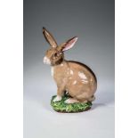 Sitzender Hase Emile Gallé, Fayencerie de Nancy, um 1884 - 1889 Fayence, brauner Scherben mit weißer