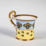 Tasse Porzellanmanufaktur Popoff, um 1820 Zylindrische, zur Lippe hin ausschwingende Wandung mit