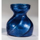 Vase "Blau Melusin schief gedreht" Leopold Bauer (Entwurf), Loetz Wwe., Klostermühle, 1906 Farbloses