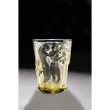 Vase "Adam und Eva" Alfred Fritsche, Steinschönau, um 1930/35 Hellgelbes, dickwandiges Glas.