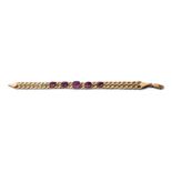 Goldarmband mit Amethyst585-er Gelbgold, ca. 26,9 g. Zweireihiges Panzerarmband, zentral fünf