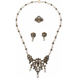 Schmuckensemble: Collier, Ring und Ohrsteckerum 1900 585-er Gelbgold mit 800-er Silberauflage, ca.