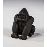 Obsidian-GorillaLustiger Tierfigur: "sitzender Gorilla" aus schwarzem Obsidian. H. 7 cm. L.4,8 cm.