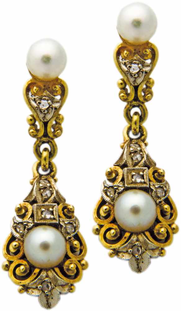 Ohrhänger mit Diamanten und Perlenum 1910 585-er Gelbgold, ca. 4,2 g. Zierliche Ohrhänger,