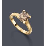 Diamantring750-er Roségold, ca. 4,2 g. Moderner Ring mit hoch aufbauendem Ringkopf. Ausgefasst mit