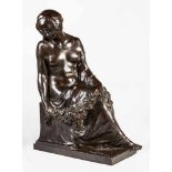 Paul Dubois1827 - 1905 Weiblicher Halbakt mit Blumengirlande. Bronze dunkel braun patiniert.