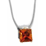 Collier mit Citrinanhänger750-er Gelb- und Weißgoldanhänger mit orange-farbenem Citrin in Carré-