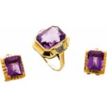 Schmuckset: Ring und Ohrclips mit Amethyst585-er Gelbgold, ca. 10,1 g. Ohrclipstecker, schauseitig