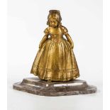 Ferdinand LügerthÖsterreich, 1885 - 1915 Biedermeier-Mädchen sich verbeugend. Bronze braun-golden
