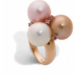 Perlenring mit rosa Saphiren750-er Roségold, ca. 12,5 g. Aparter Ring mit weiß-, gold- und