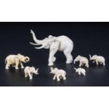 Sieben ElefantenUm 1920 Elefanten Karawane - sieben vollplastische Elefanten in unterschiedlicher