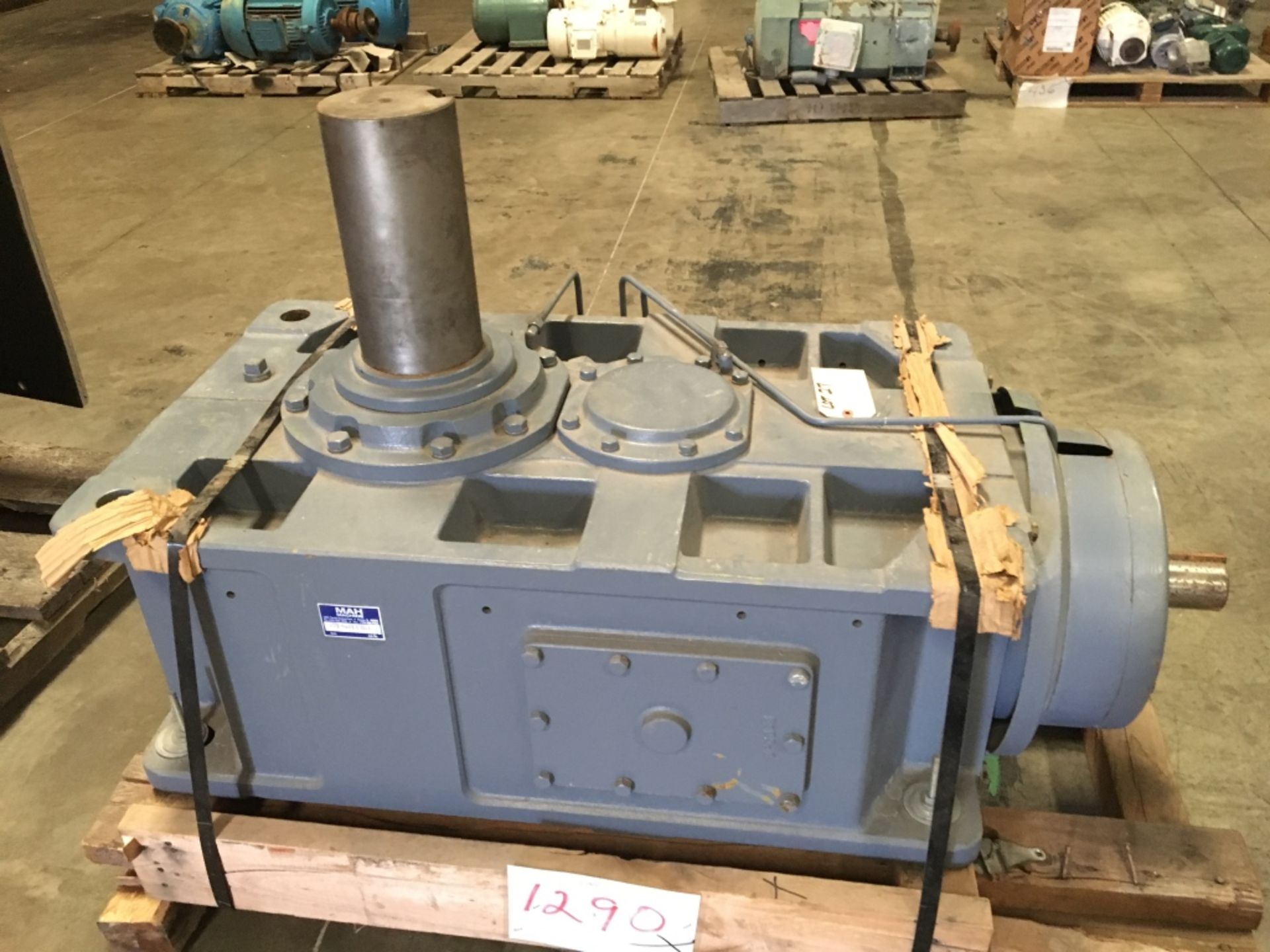 New Gear Box ratio 13.866 input hp 200 sumitomo - Image 2 of 4