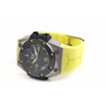 Linde Werdelin Oktopus II YellowTitangehäuse, Keramiklünette, Automatikwerk, Panorama-Datum, 300m