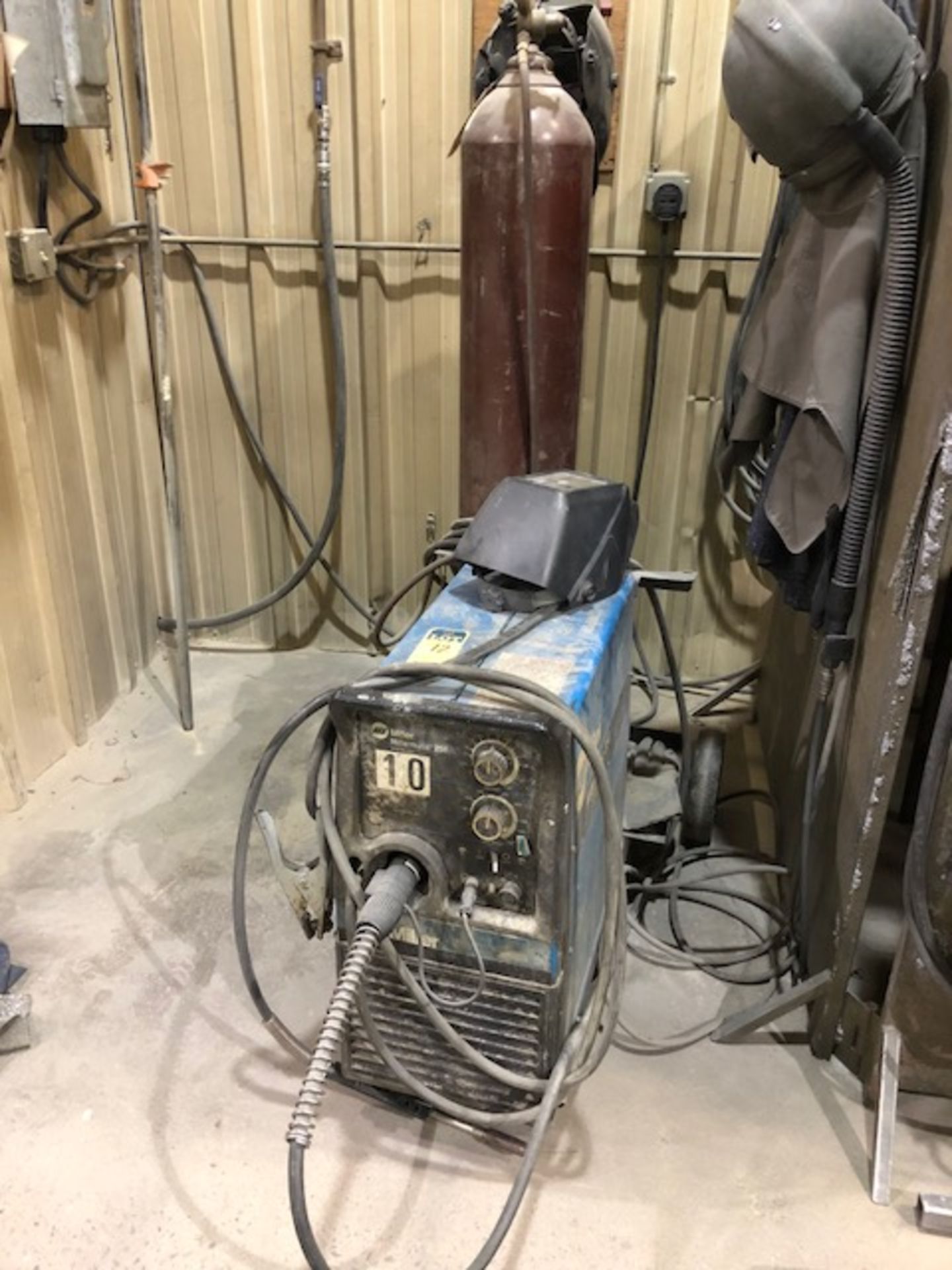 Miller millermatic 250 wire feed mig welder s/n kj217275 - removal available November 12, 2018