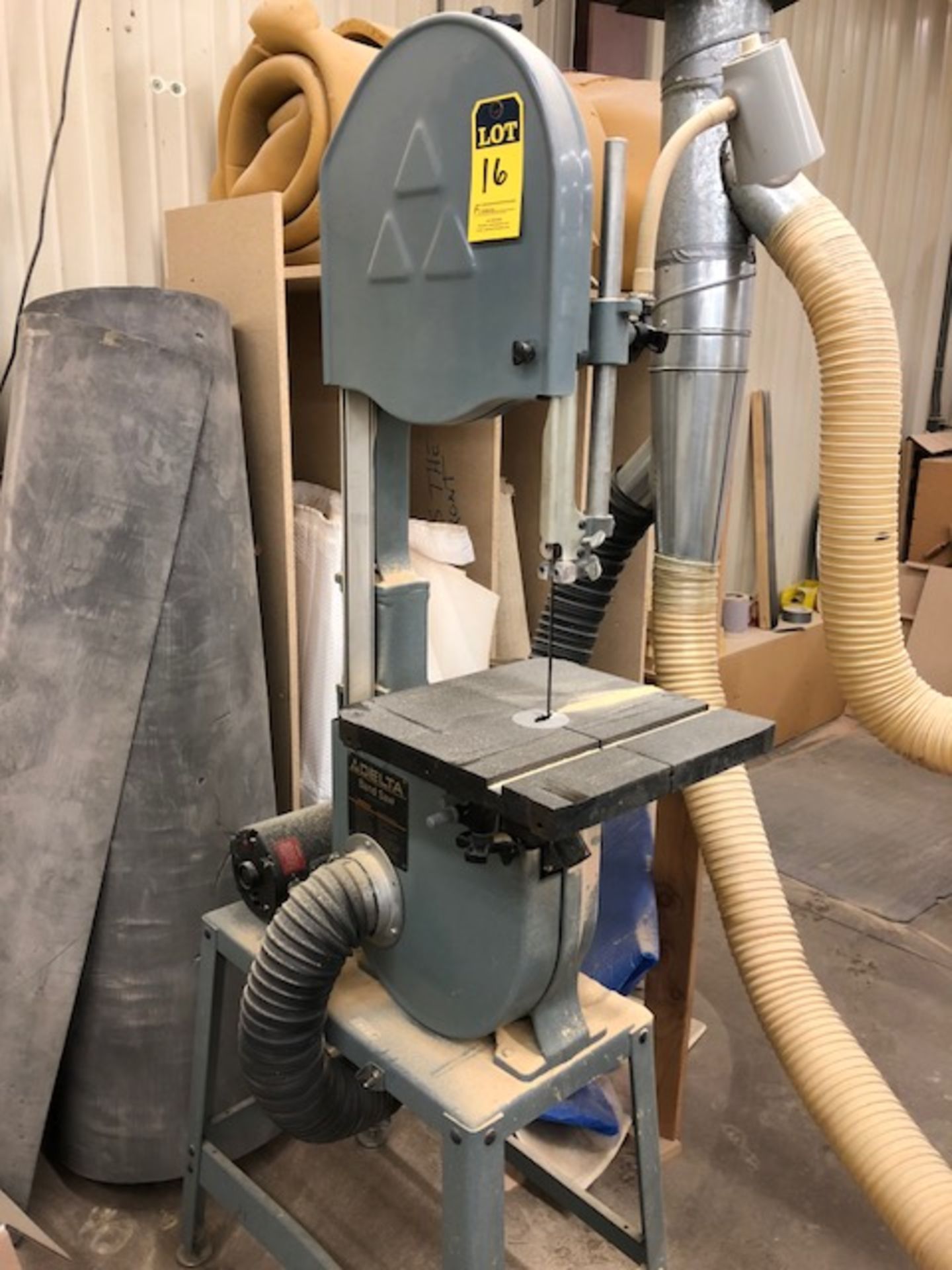 Delta 13" vertical band saw s/n 90f41922 - removal available October 26, 2018