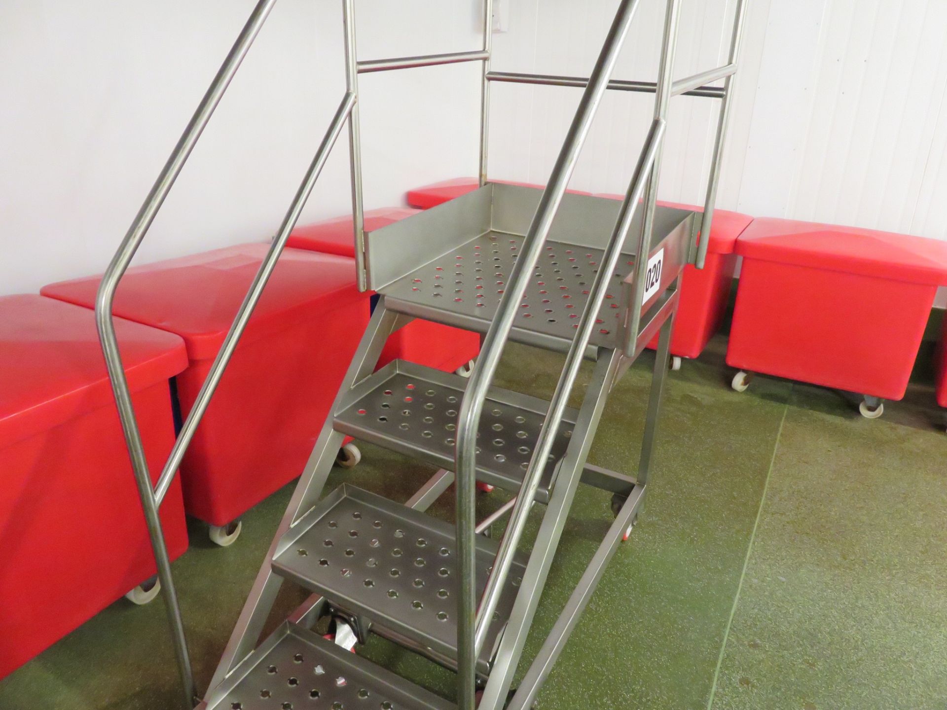 S/s Personnel Steps. Mobile. Approx. 900mm to platform, platform 600 x 600mm. Lift out £20 - Image 2 of 2