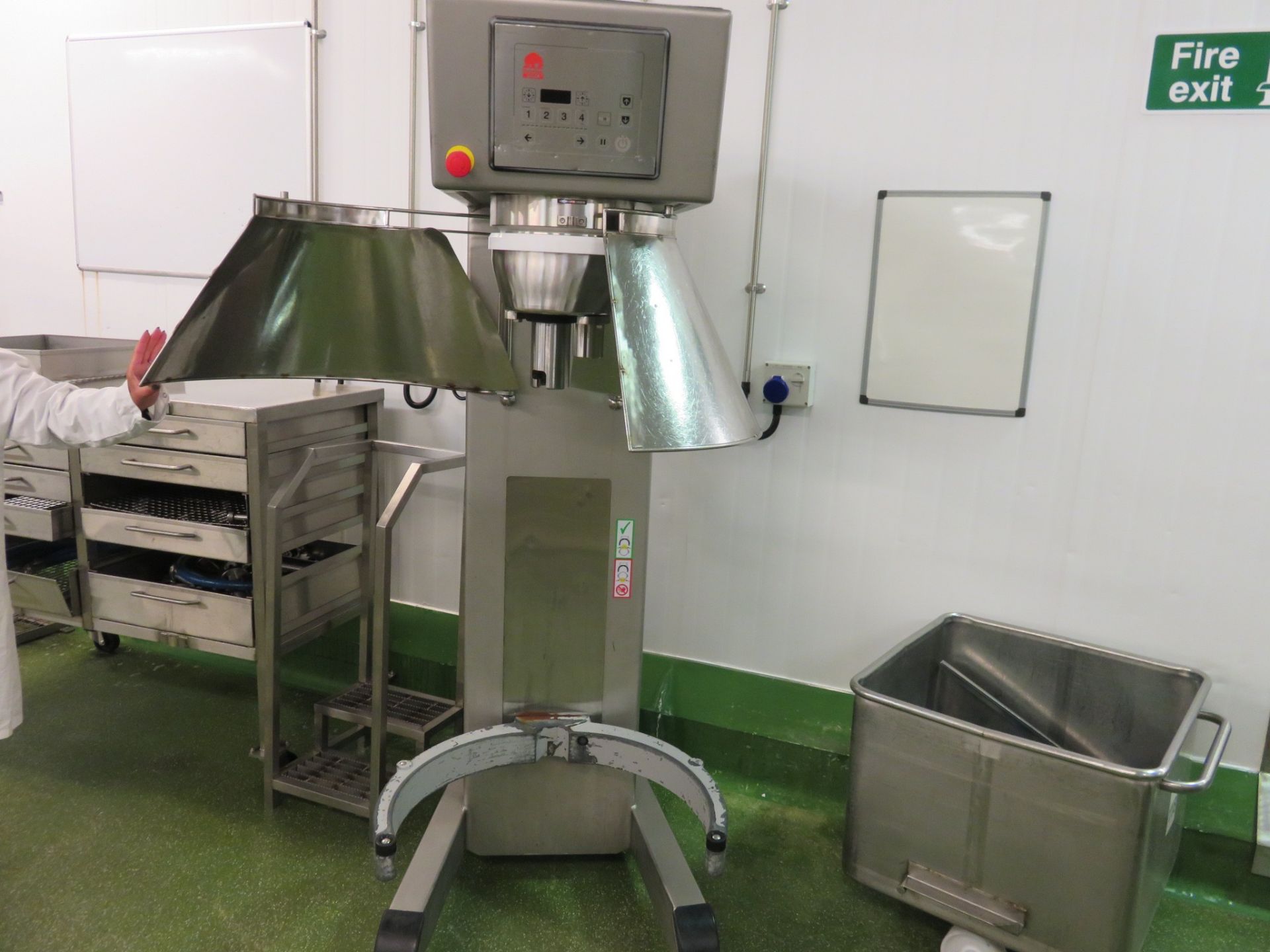 Bear Varimixer Model AE140/VL4. Twin Head. S/s With Whisk & 3 x S/s Bowls on dollies. Lift out £60 - Bild 2 aus 6