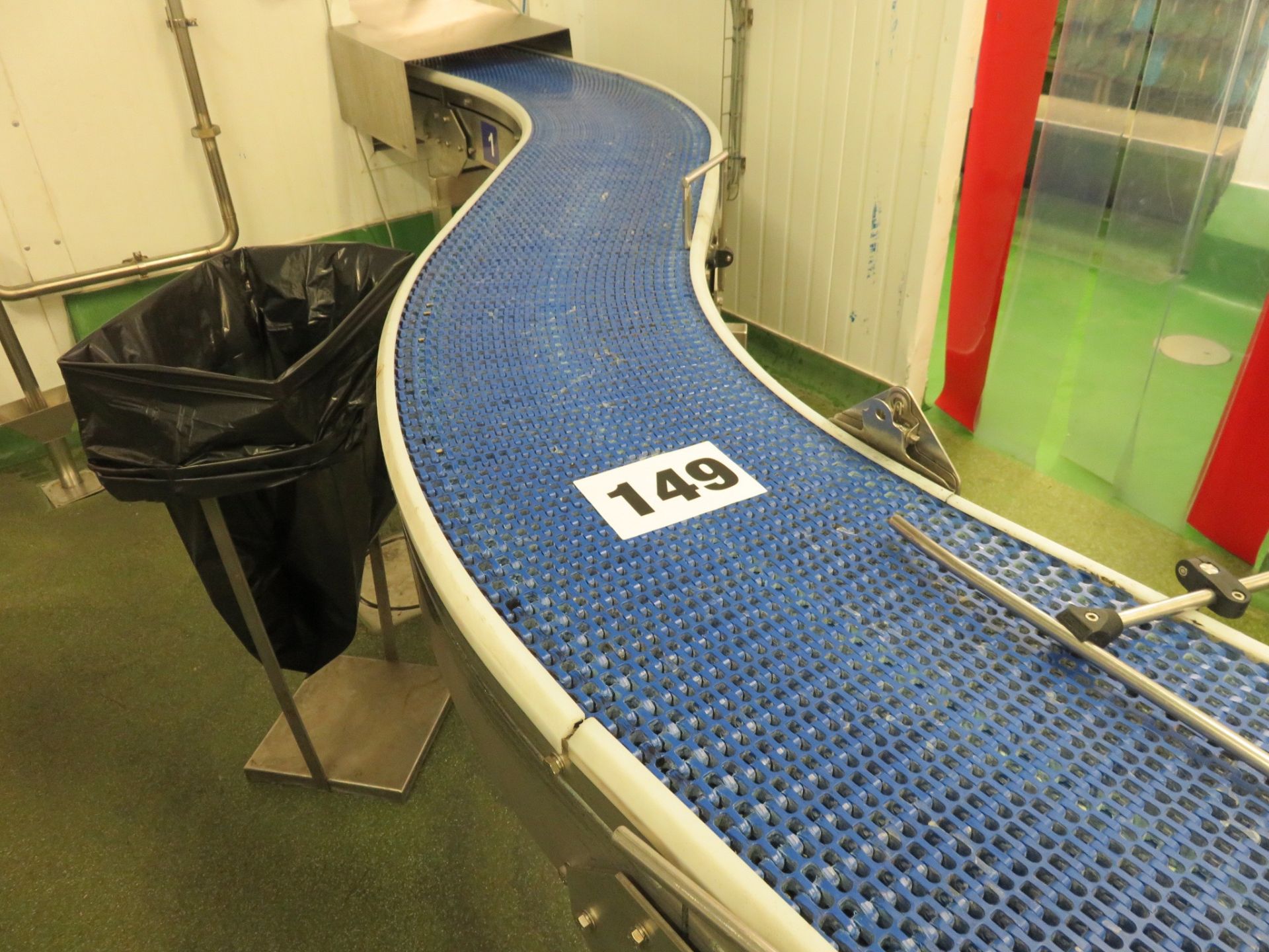 Bend Conveyor approx. 360mm wide belt x 4 meters long. Lift out £60