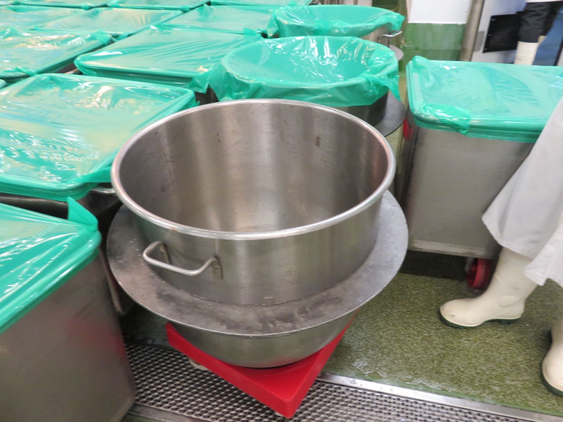 Bear Varimixer Model AE140/VL4. Twin Head. S/s With Whisk & 3 x S/s Bowls on dollies. Lift out £60 - Bild 4 aus 6