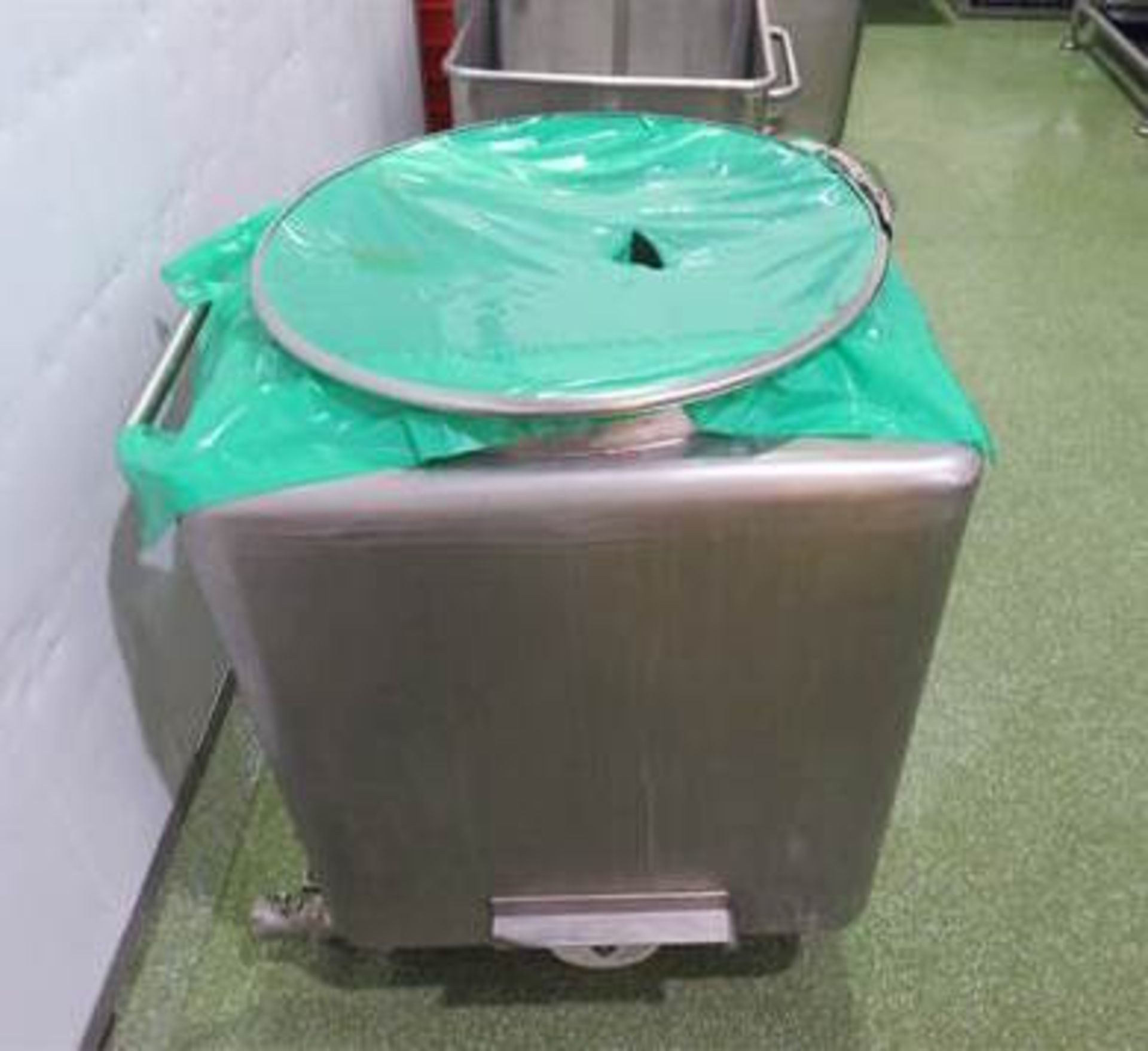 1 x S/s Mobile liquid bins with bottom side discharge. Approx. 600 x 600 x 880mm high. Lift out £10