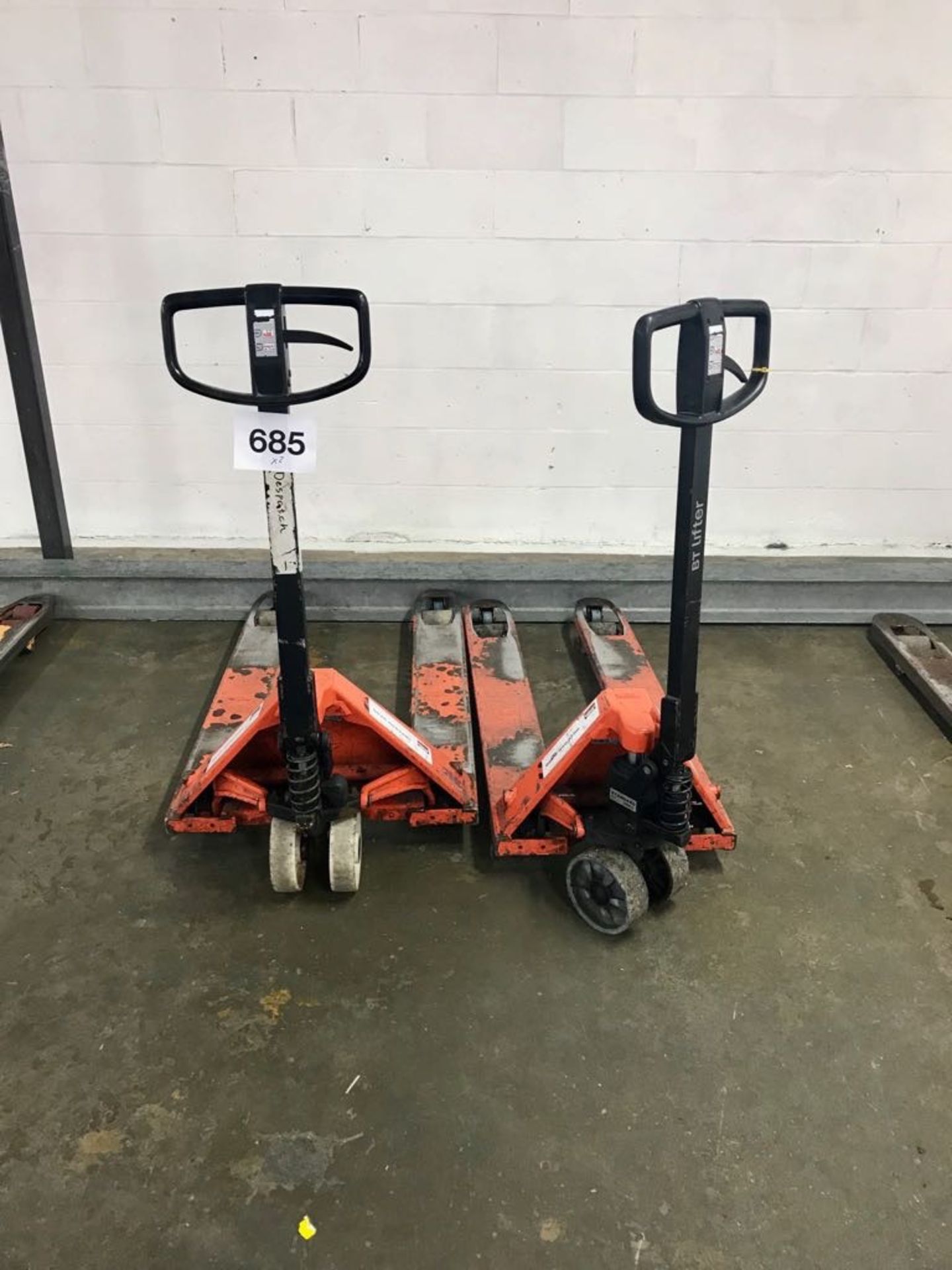 2 x Pallet Trucks by Nationwide. 2,500 kilo lift. lift out charge £15