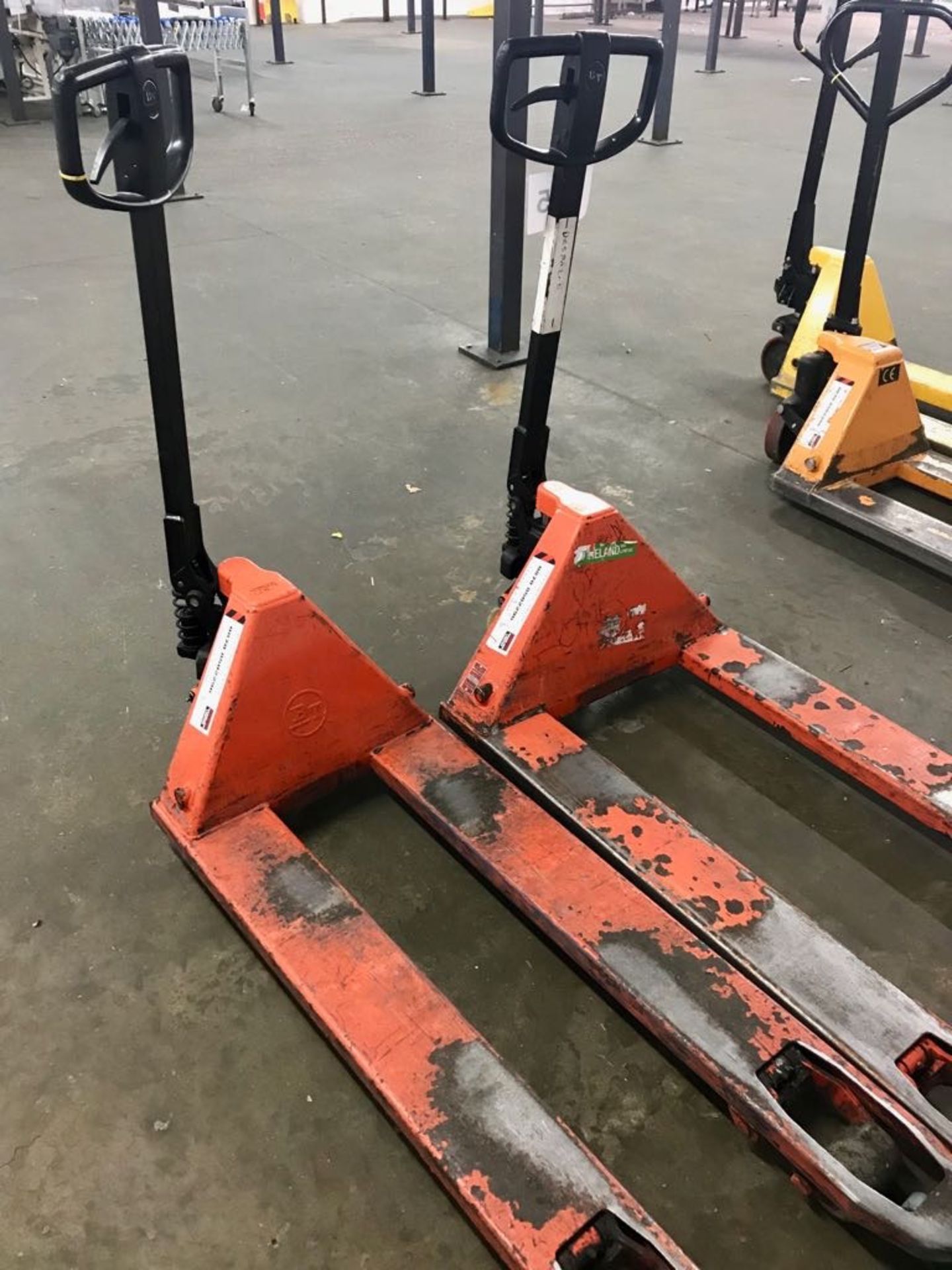 2 x Pallet Trucks by Nationwide. 2,500 kilo lift. lift out charge £15 - Bild 2 aus 2