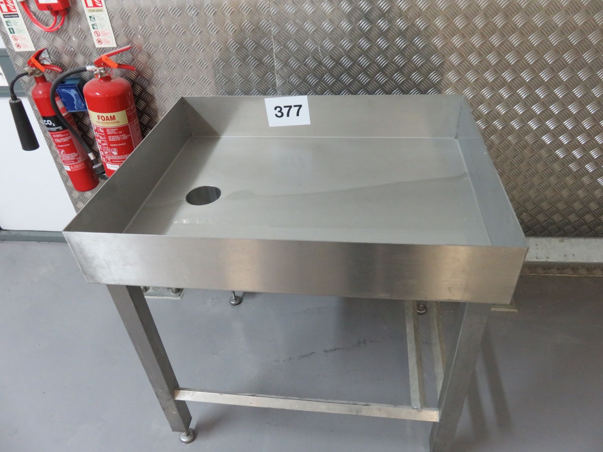 S/s Draining Table 900mm x 720mm. Lift out charge £10
