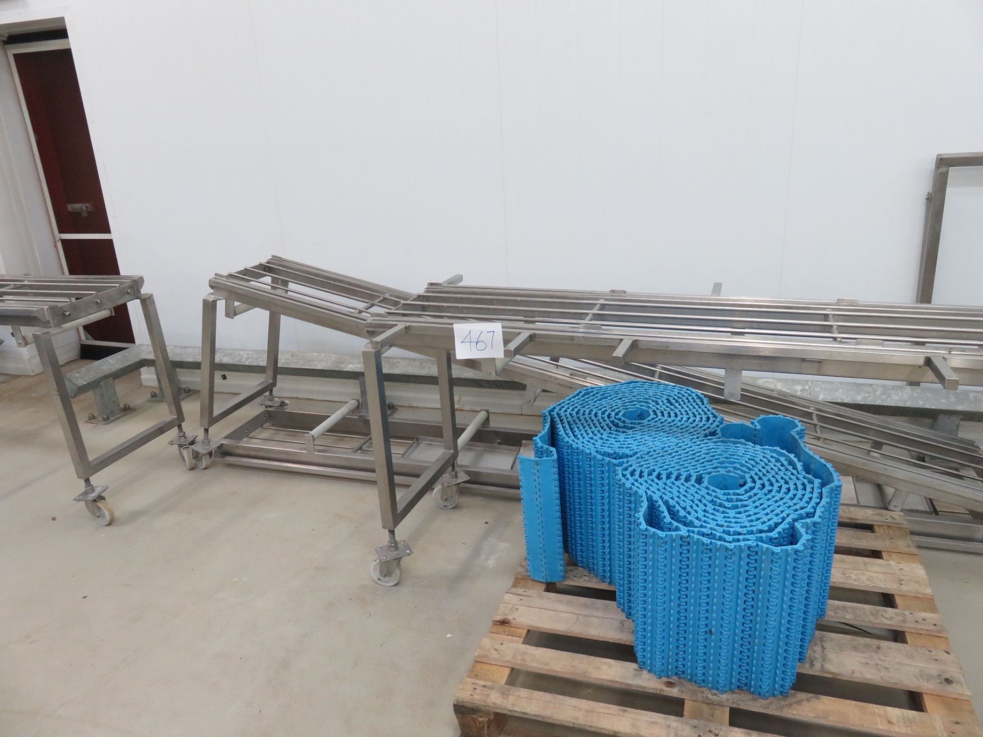 Conveyor 400mm wide belt with 4 x section lengths approx.. 2700mm each. Lift out £30 - Bild 2 aus 4