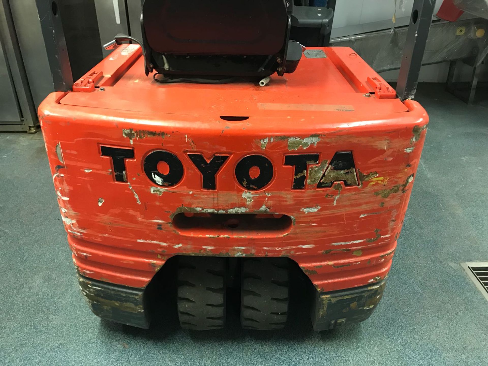 Toyota fork lift 1.5 ton with charger. new battery 12 months ago - Image 2 of 4